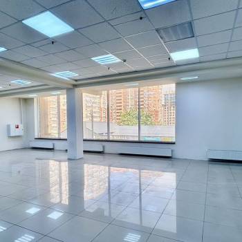 Сдается Нежилое помещение, 195 м²