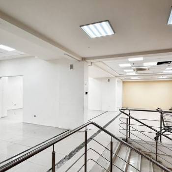 Сдается Нежилое помещение, 195 м²
