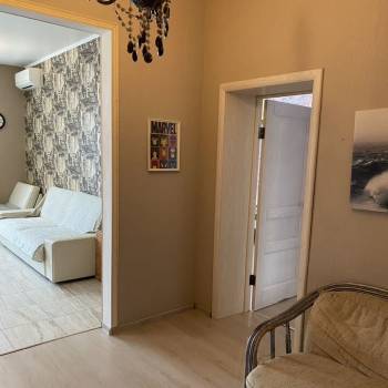 Сдается 1-комнатная квартира, 64 м²