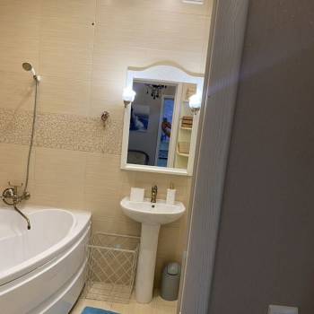 Сдается 1-комнатная квартира, 64 м²