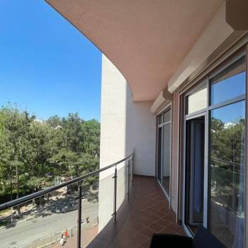 Продается 1-комнатная квартира, 82 м²