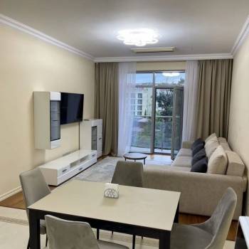 Продается 1-комнатная квартира, 82 м²