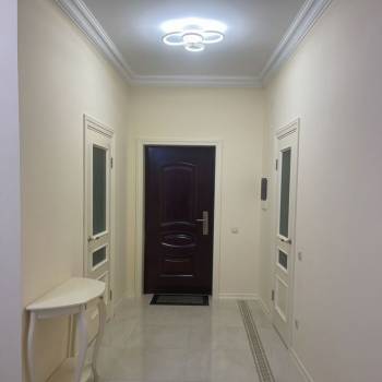 Продается 1-комнатная квартира, 82 м²