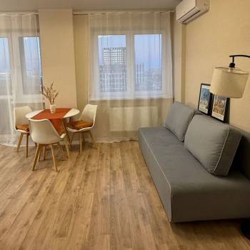 Сдается 1-комнатная квартира, 42 м²