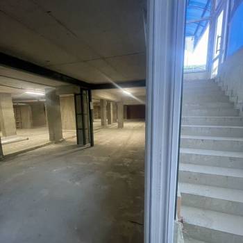 Сдается Нежилое помещение, 300 м²
