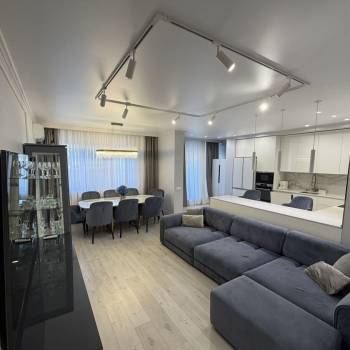 Продается Многокомнатная квартира, 130 м²