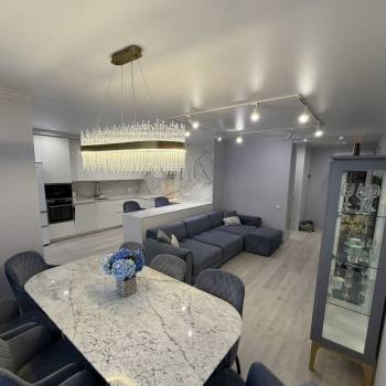 Продается Многокомнатная квартира, 130 м²