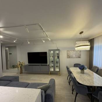 Продается Многокомнатная квартира, 130 м²