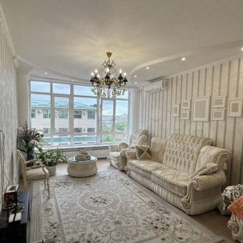 Сдается 2-х комнатная квартира, 85 м²