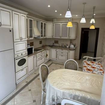 Сдается 2-х комнатная квартира, 85 м²