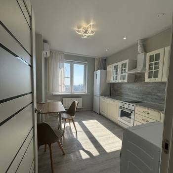 Сдается 1-комнатная квартира, 42 м²