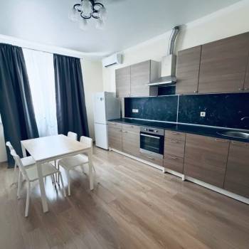 Сдается 2-х комнатная квартира, 76 м²