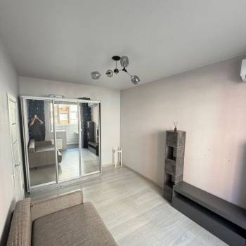 Продается 1-комнатная квартира, 37 м²