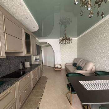 Сдается 2-х комнатная квартира, 79 м²