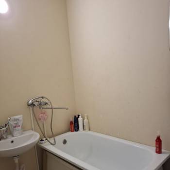 Продается 1-комнатная квартира, 42 м²