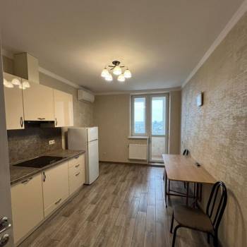 Сдается 1-комнатная квартира, 43 м²