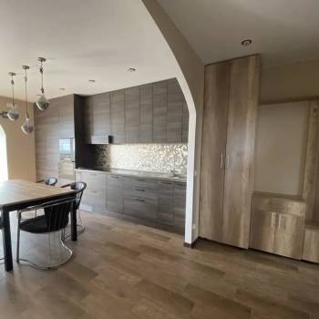 Сдается 2-х комнатная квартира, 90 м²