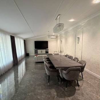 Продается Многокомнатная квартира, 178 м²
