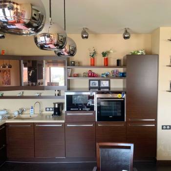 Продается 3-х комнатная квартира, 106 м²