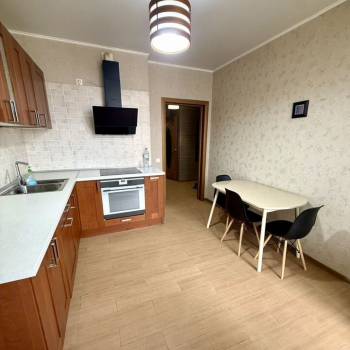 Сдается 1-комнатная квартира, 49 м²