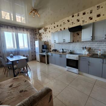 Сдается 2-х комнатная квартира, 77 м²