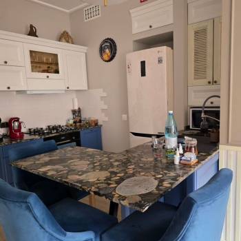 Продается 1-комнатная квартира, 42 м²