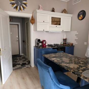 Продается 1-комнатная квартира, 42 м²
