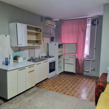 Продается Многокомнатная квартира, 77 м²
