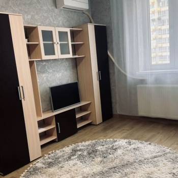 Сдается 1-комнатная квартира, 42 м²
