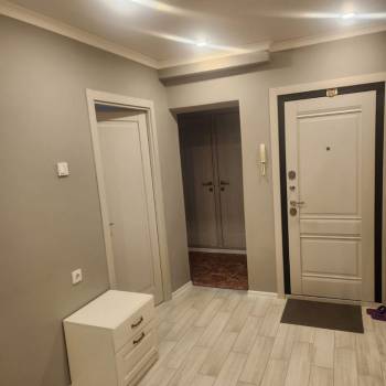 Продается Многокомнатная квартира, 81 м²