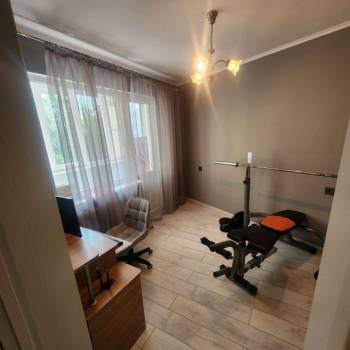 Продается Многокомнатная квартира, 81 м²
