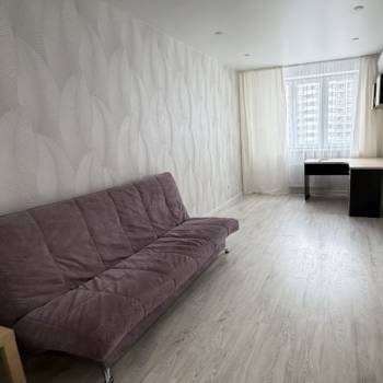 Продается 1-комнатная квартира, 39 м²