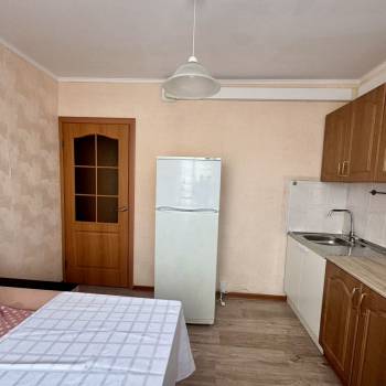 Продается 1-комнатная квартира, 38 м²