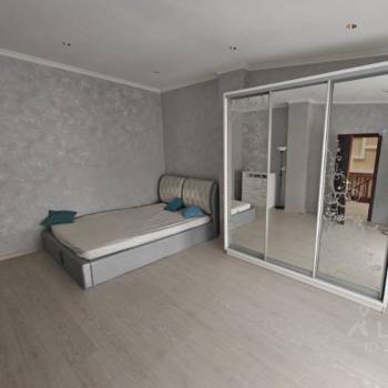 Сдается 2-х комнатная квартира, 110 м²