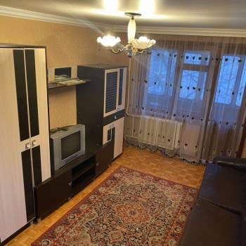 Сдается Многокомнатная квартира, 60 м²