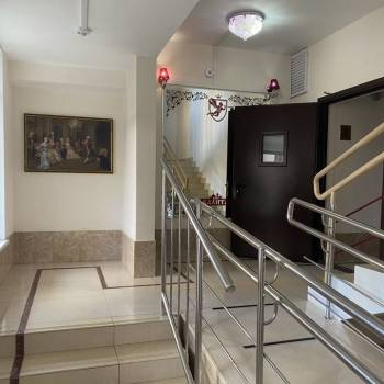 Продается 1-комнатная квартира, 83 м²