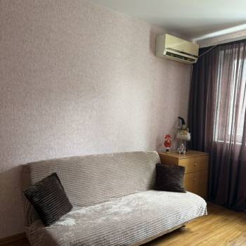 Продается 1-комнатная квартира, 38 м²