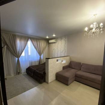Продается 1-комнатная квартира, 42 м²