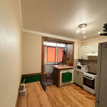 Продается 1-комнатная квартира, 42 м²