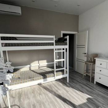 Продается 1-комнатная квартира, 79,2 м²