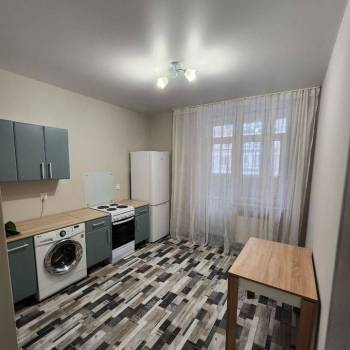 Продается 1-комнатная квартира, 42 м²