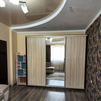 Продается 1-комнатная квартира, 42 м²