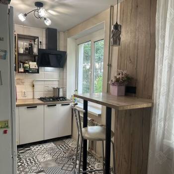 Продается Многокомнатная квартира, 61 м²