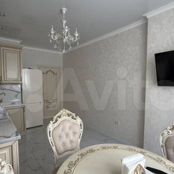 Продается 1-комнатная квартира, 42 м²