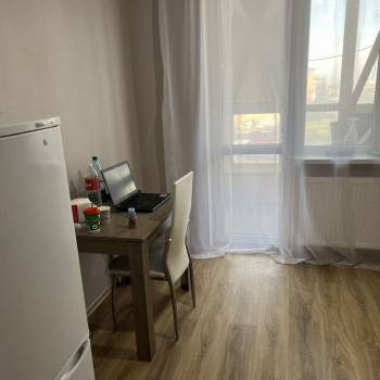 Продается 1-комнатная квартира, 42 м²