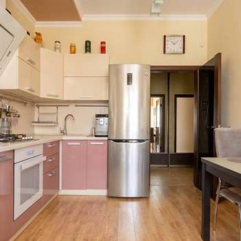 Продается 1-комнатная квартира, 42 м²