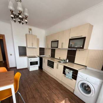 Сдается 1-комнатная квартира, 55 м²