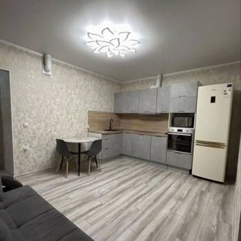 Сдается 1-комнатная квартира, 42 м²