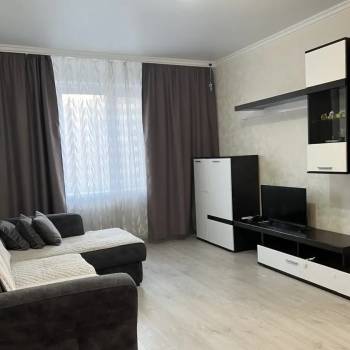 Продается 1-комнатная квартира, 42 м²
