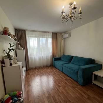 Продается 1-комнатная квартира, 38 м²